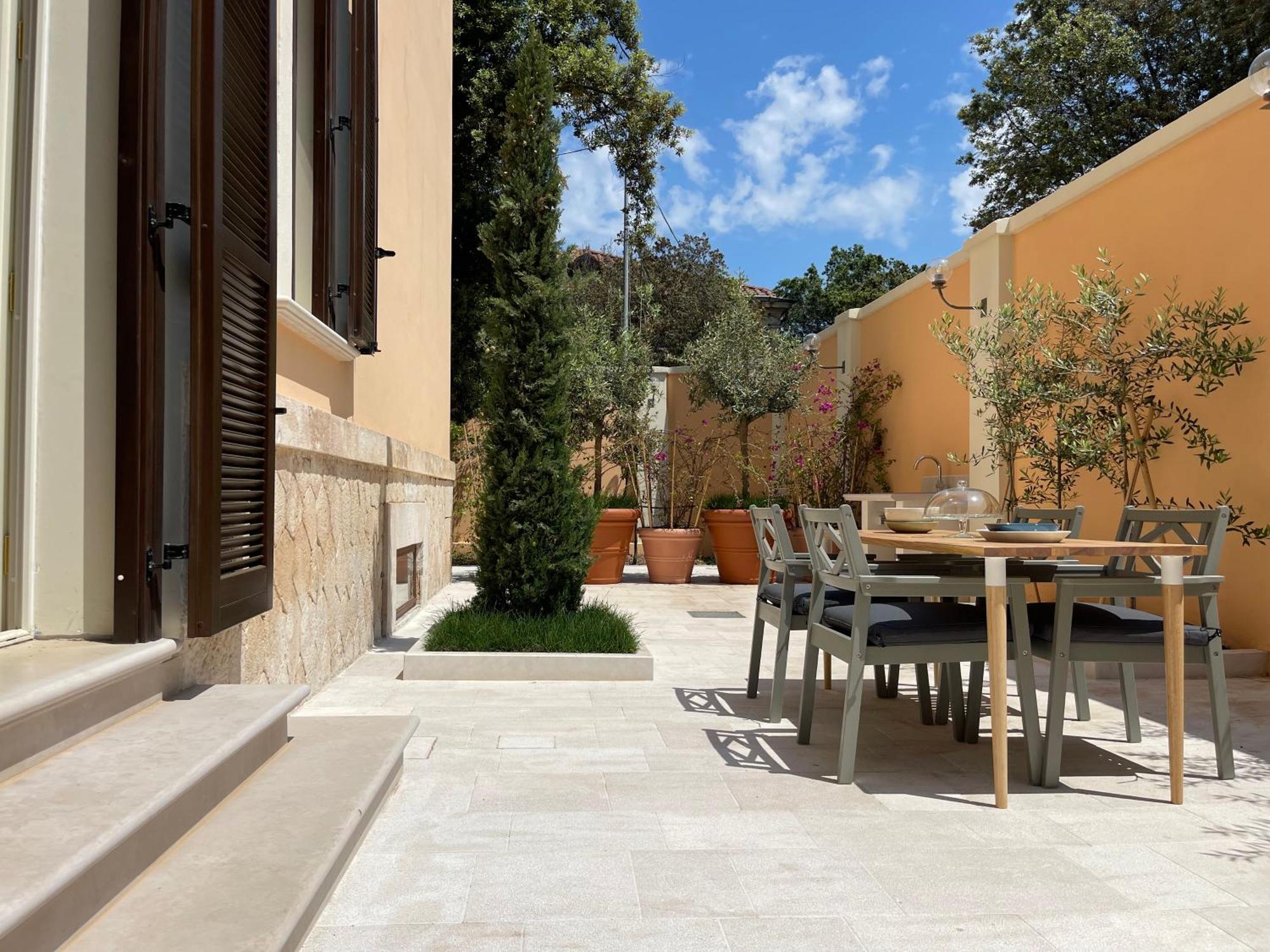 Palazzo Pitagora Hotel Taranto Exterior photo