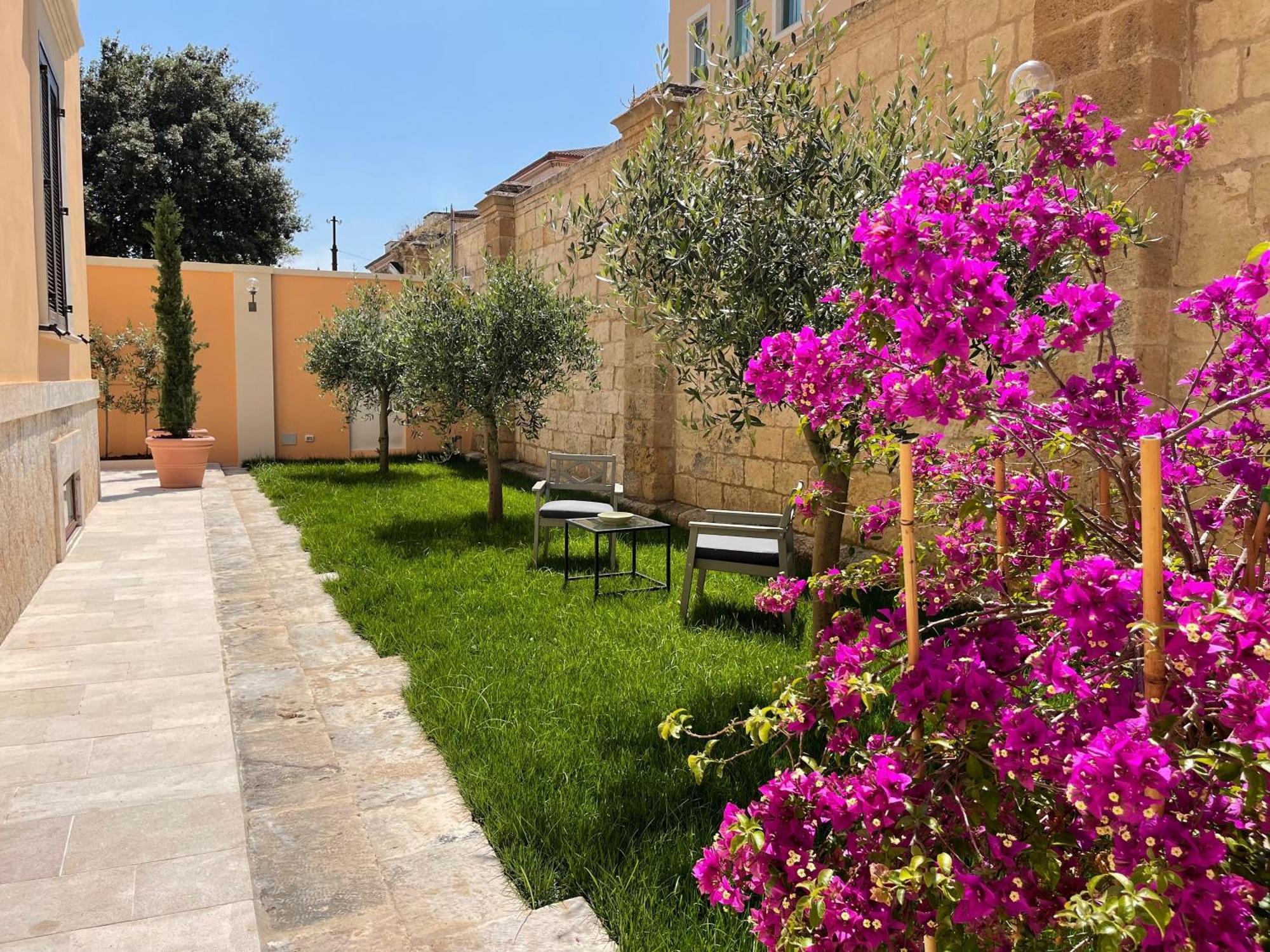 Palazzo Pitagora Hotel Taranto Exterior photo