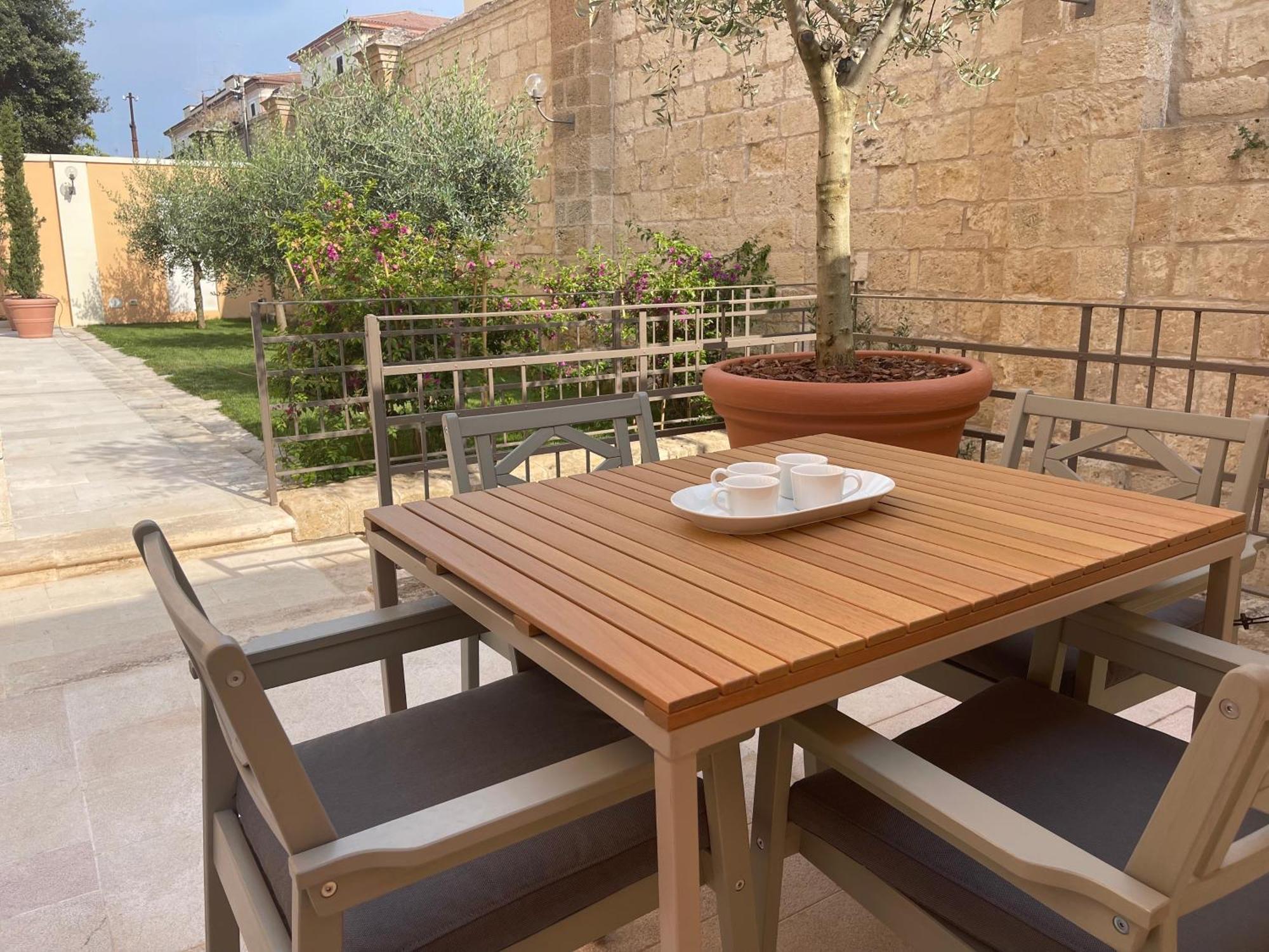 Palazzo Pitagora Hotel Taranto Exterior photo