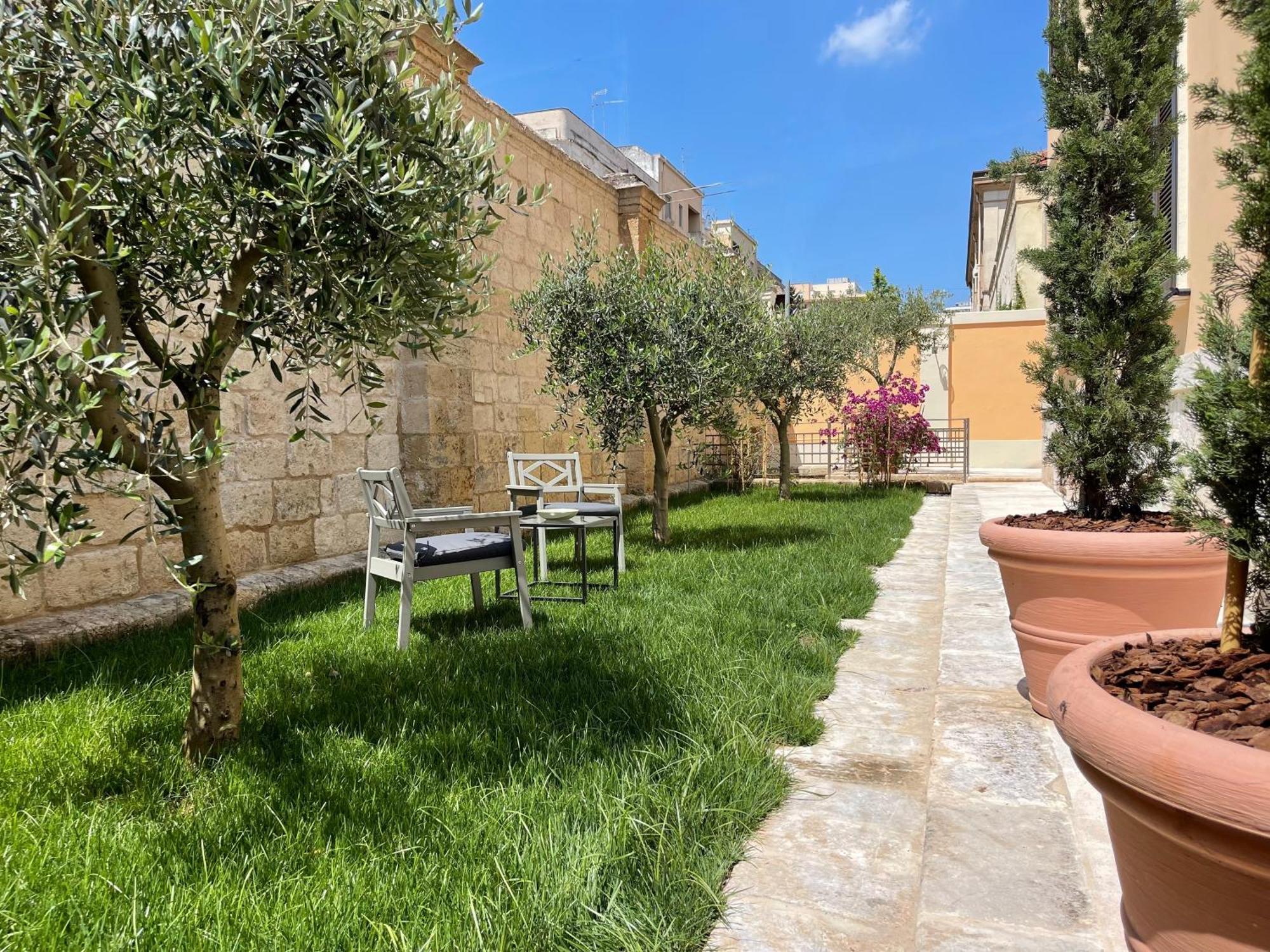 Palazzo Pitagora Hotel Taranto Exterior photo