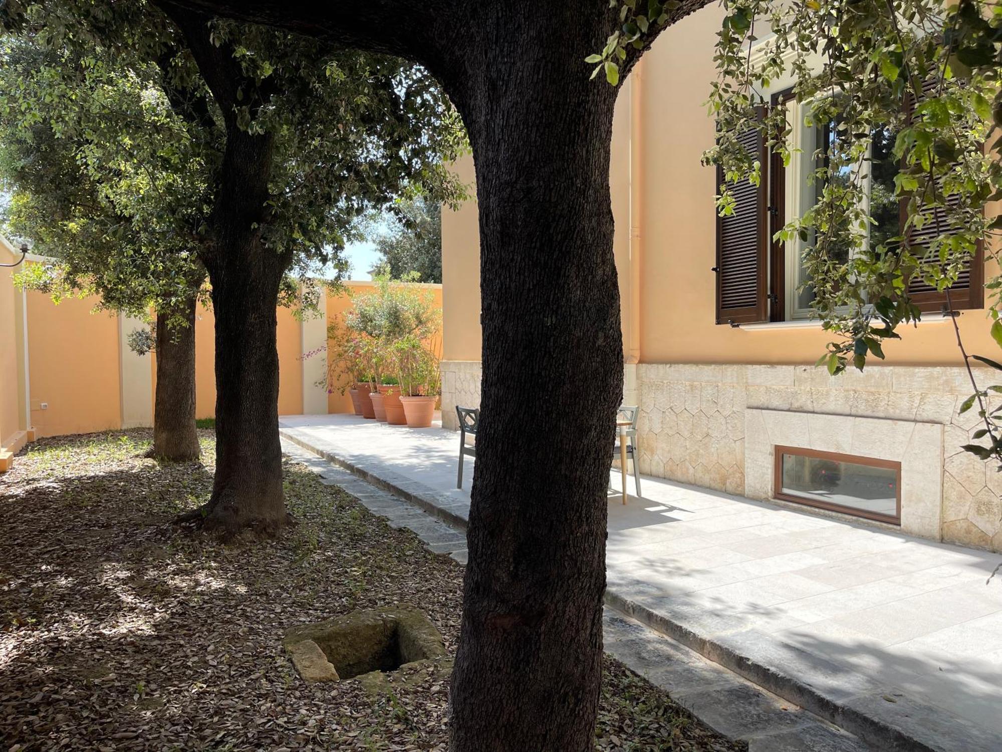 Palazzo Pitagora Hotel Taranto Exterior photo