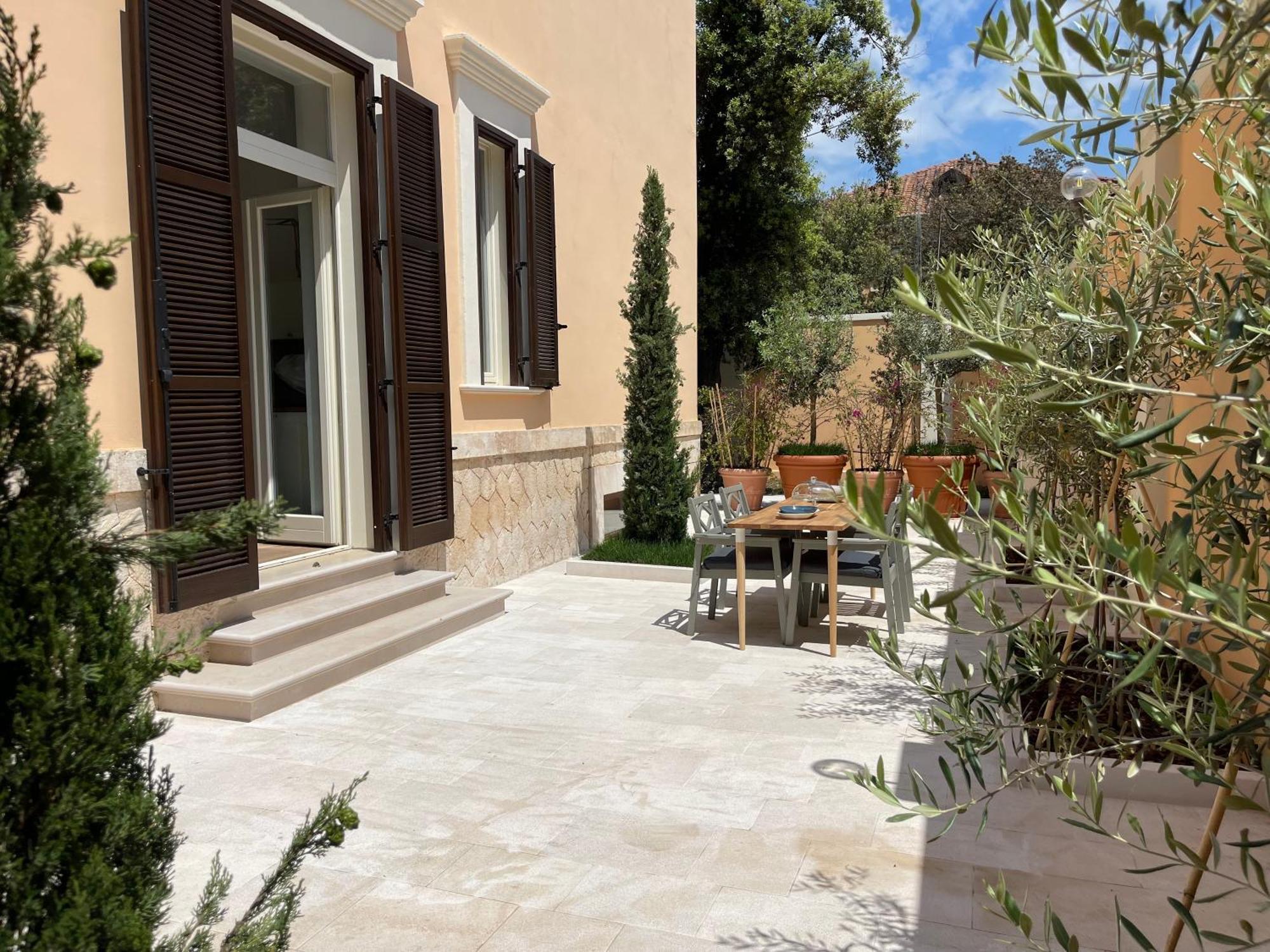 Palazzo Pitagora Hotel Taranto Exterior photo